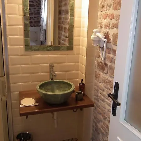 기젬리 코낙 호텔 *